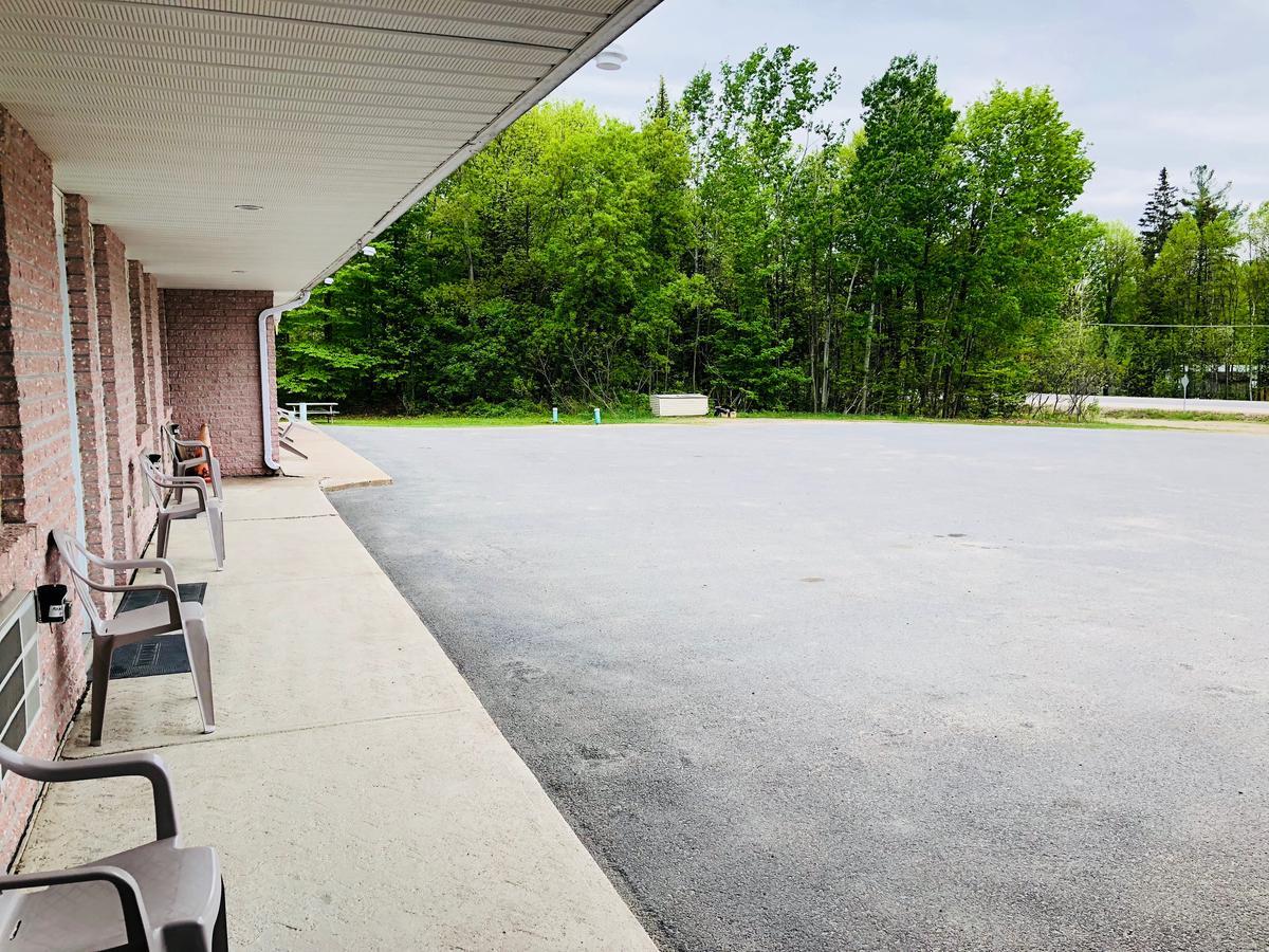 Motel Bryson Экстерьер фото
